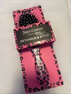 Juicy Couture Detangling Brush NWT